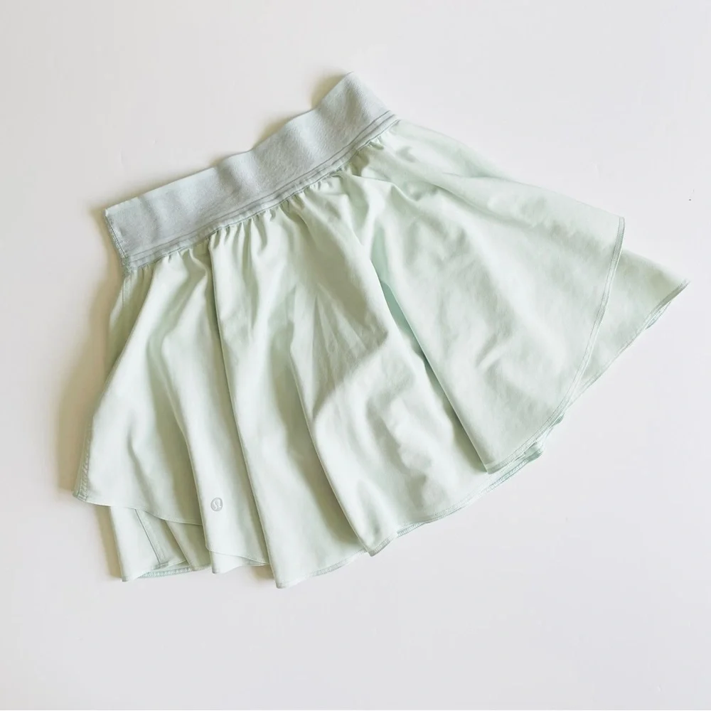 Lululemon SIZE 2 High Rise Court Rival skirt in Kohlrabi Green